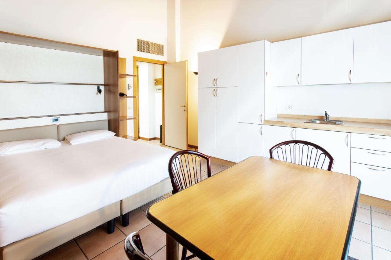 Aparthotel Residenza Le Cupole Parma Exterior foto