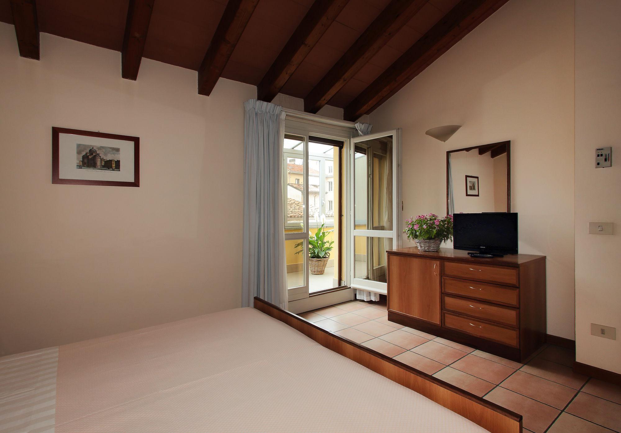 Aparthotel Residenza Le Cupole Parma Exterior foto